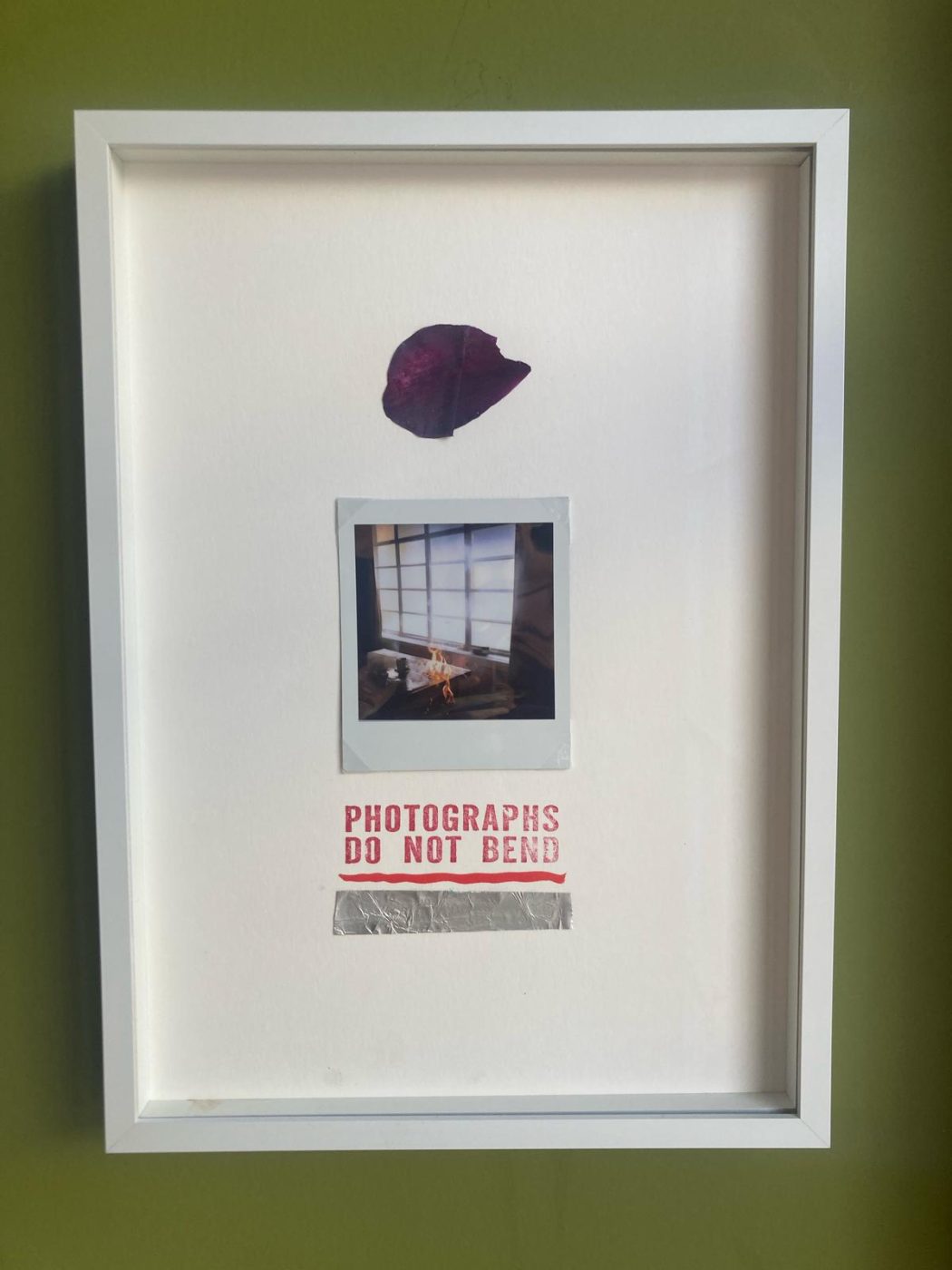 Daniel Blaufuks, Tentativa de Esgotamento (depois do adeus), 2025. Collage on Cason paper (photograph, ink, various clippings). 31 x 22 x 3 cm (framed). Unique.
