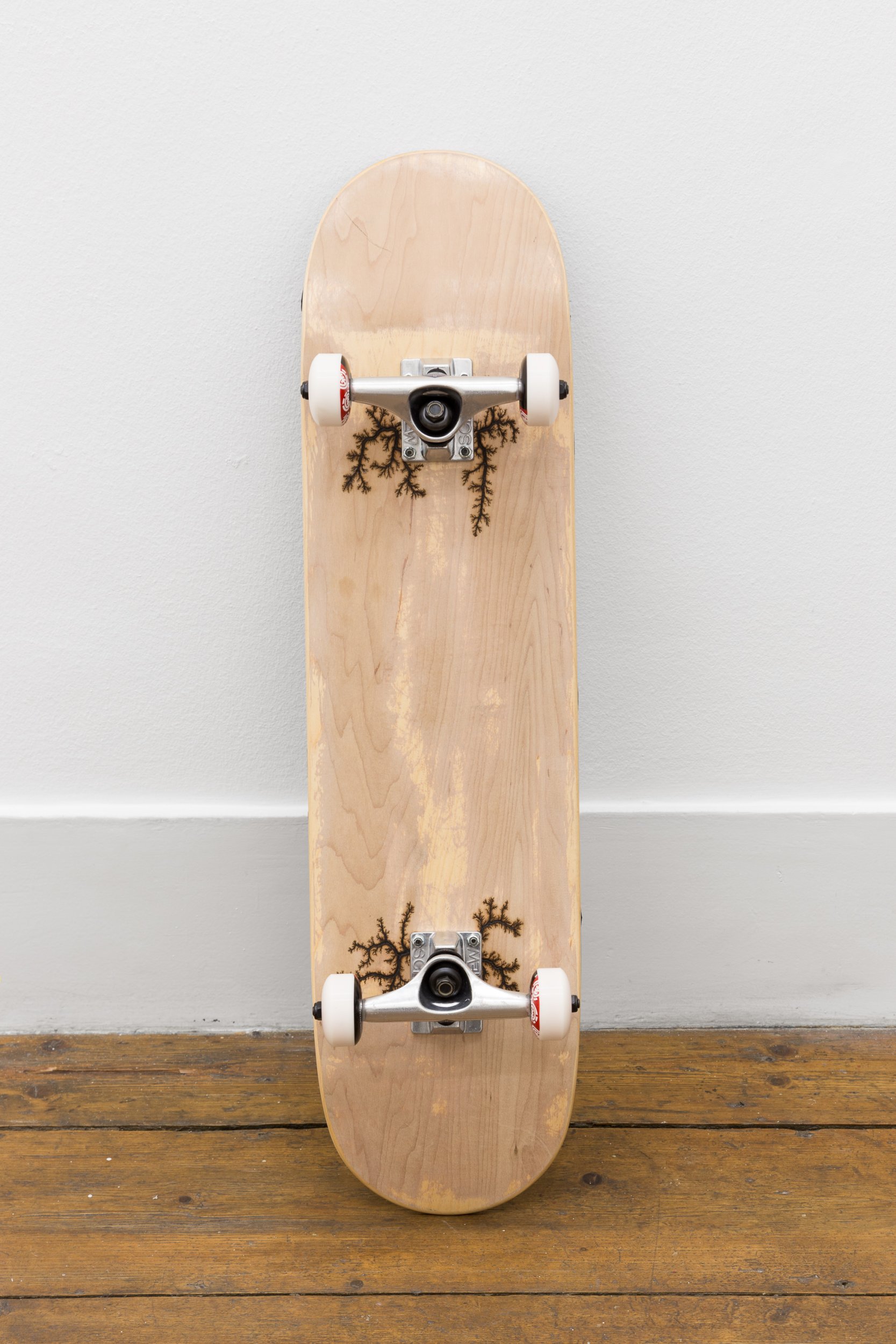 Nuno da Luz, Bullroarers, 2015
Skateboards, trucks, wheels, bearings, grip, 9000 volts. 80 x 20 x 10 cm
