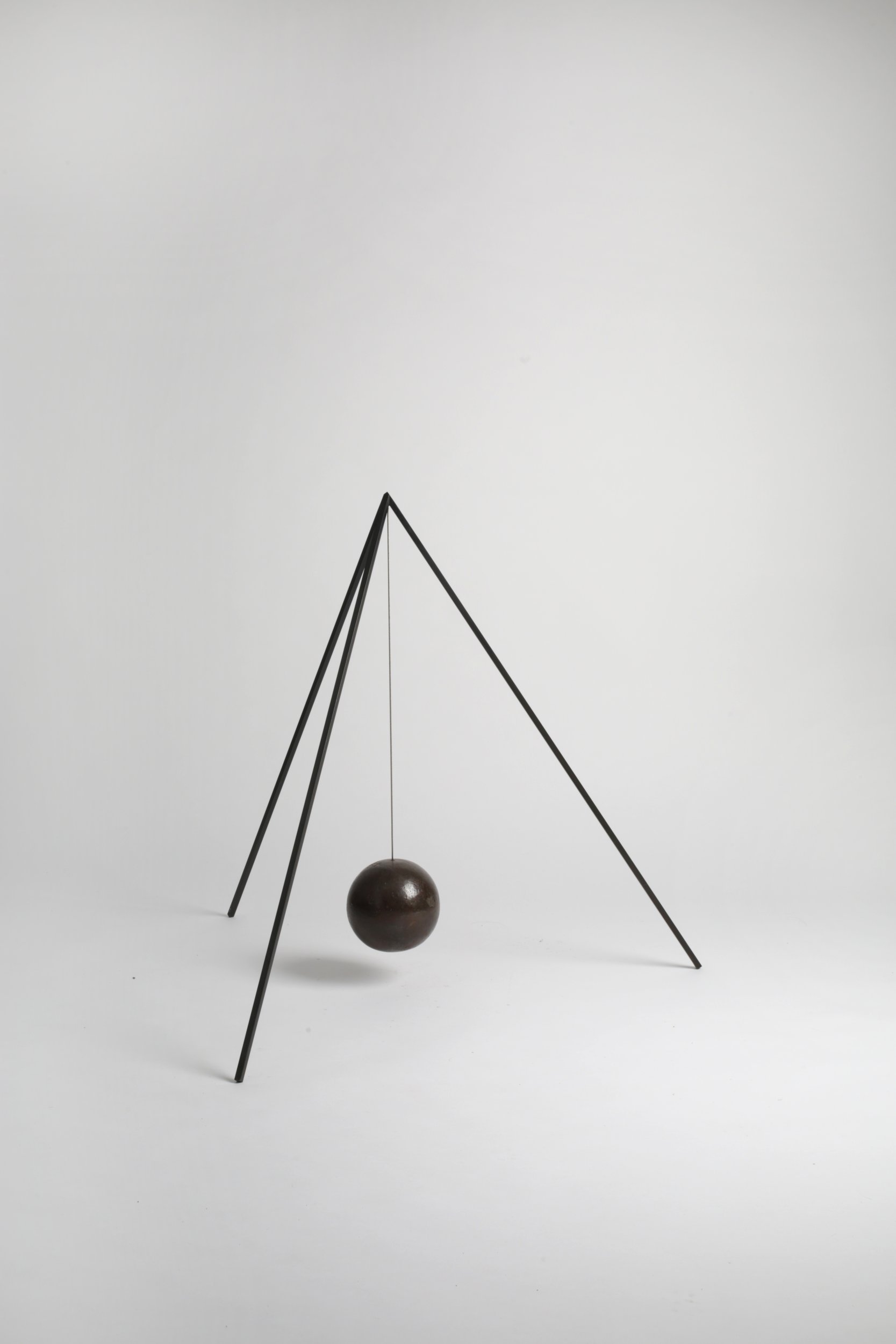 Daniel Gustav Cramer, LXXXIII, 2022. Found cast iron sphere, metal tripod, wire, burnished. 66 x 66 x 76 cm, ø 14 cm. Unique
