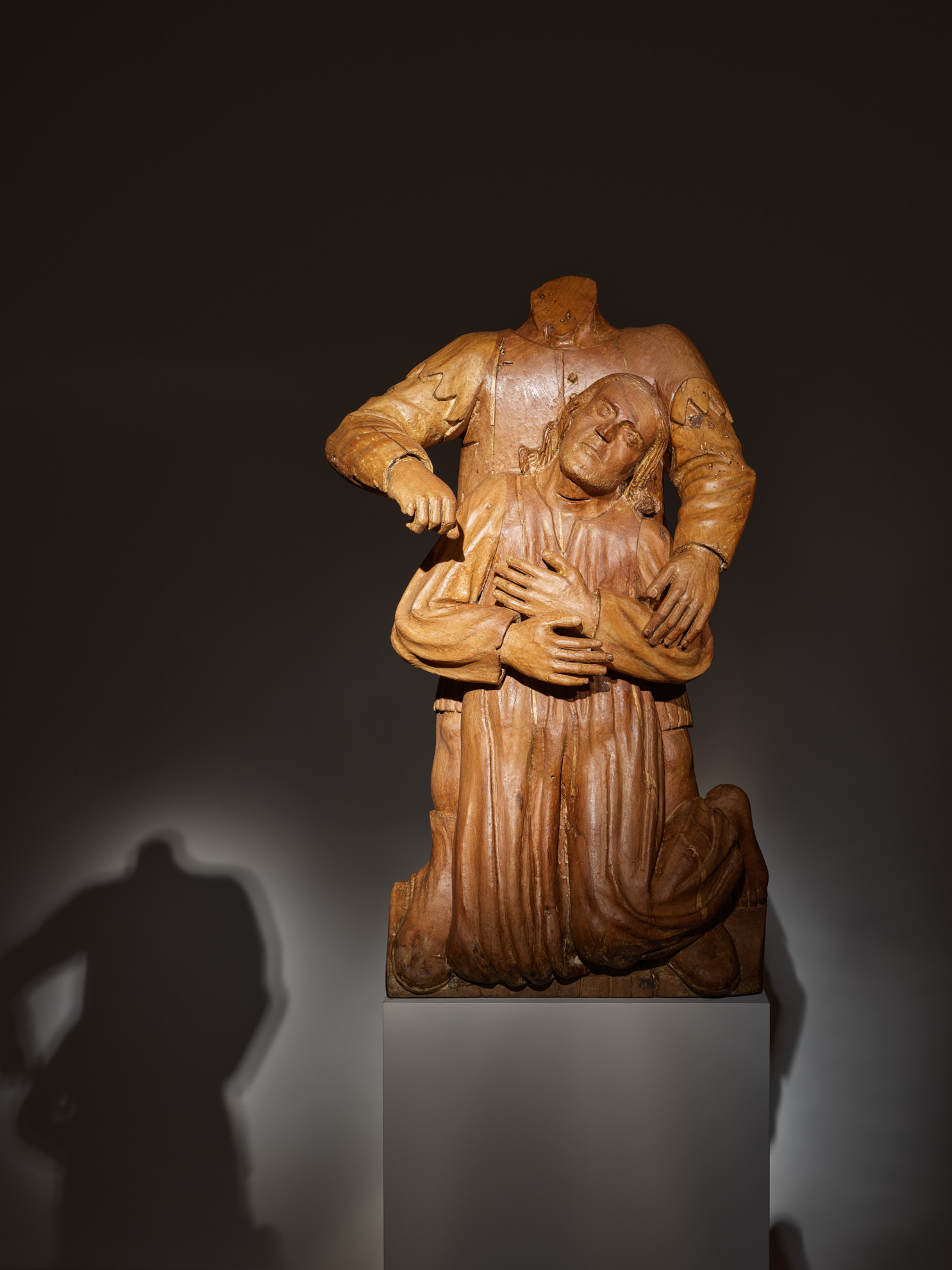 André Romão, Pulse, 2023. Sculptural fragment (wood, probably Spain, late 1500s), light. 62 x 38 x 14 cm. Unique. ©Filipe Braga.
