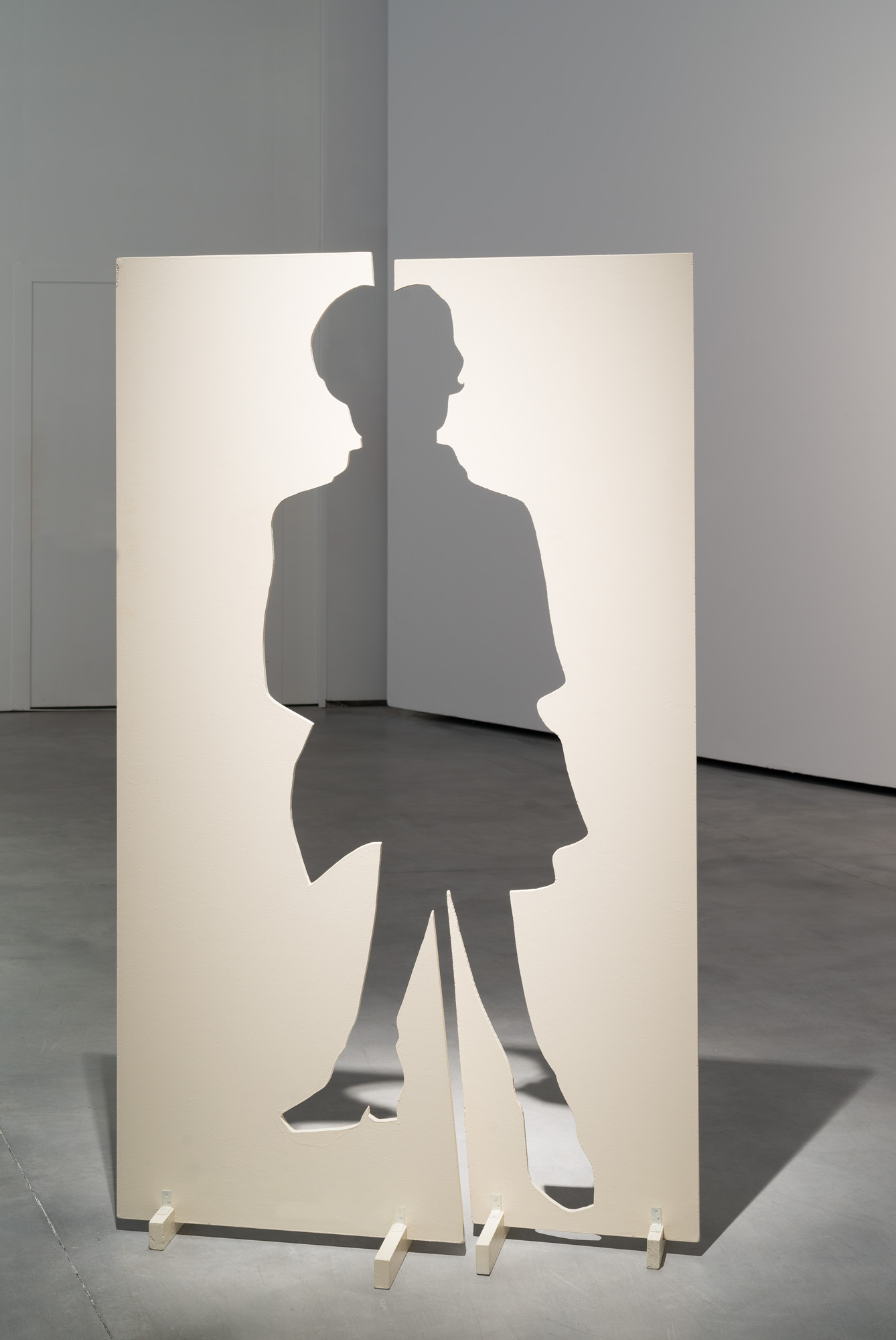 Ana Vieira, Untitled, 1968. Wood and enamel paint. 173 x 100 x 10 cm. © of the work of art, Ana Vieira State, 2020 © of the photograph, Es Baluard Museu. Photographer: David Bonet
