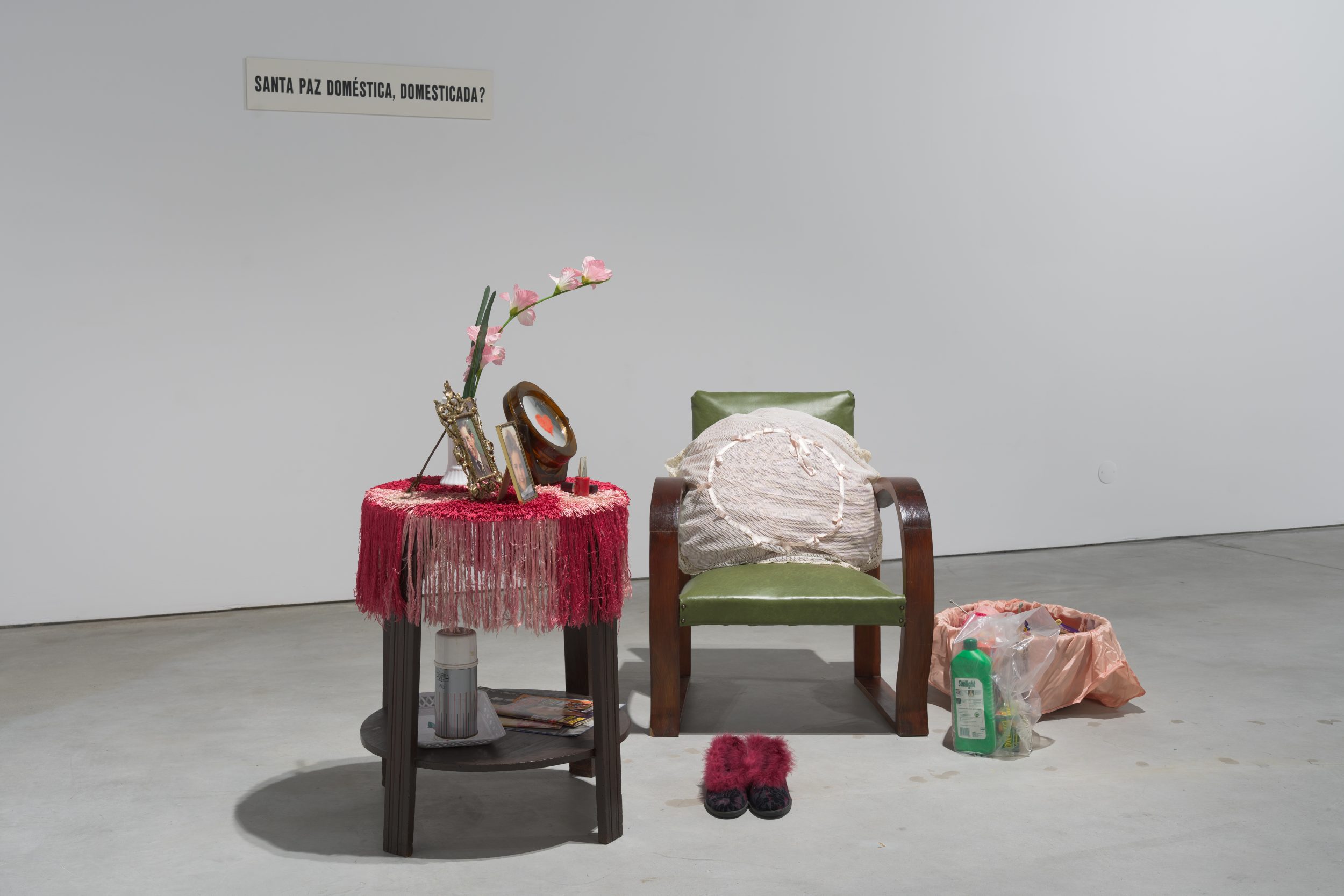 Ana Vieira, Santa Paz Doméstica, Domesticada?, 1977. Table and support, armchair, and various objects. Variable dimensions

