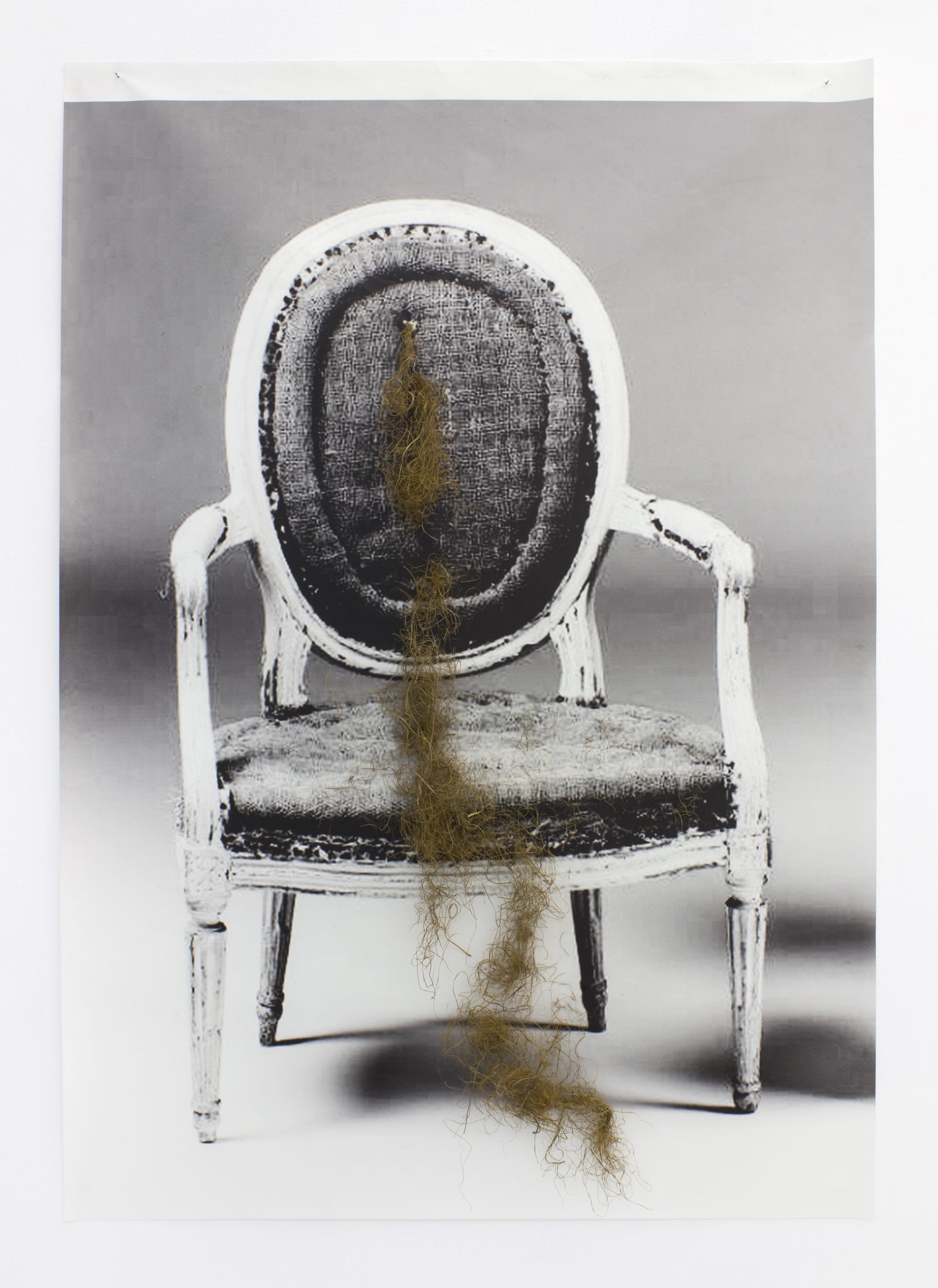 Ana Vieira, Os Móveis a Fugirem do seu Desígnio IV, 2014. Printing on modified canvas. 100 x 145 cm

