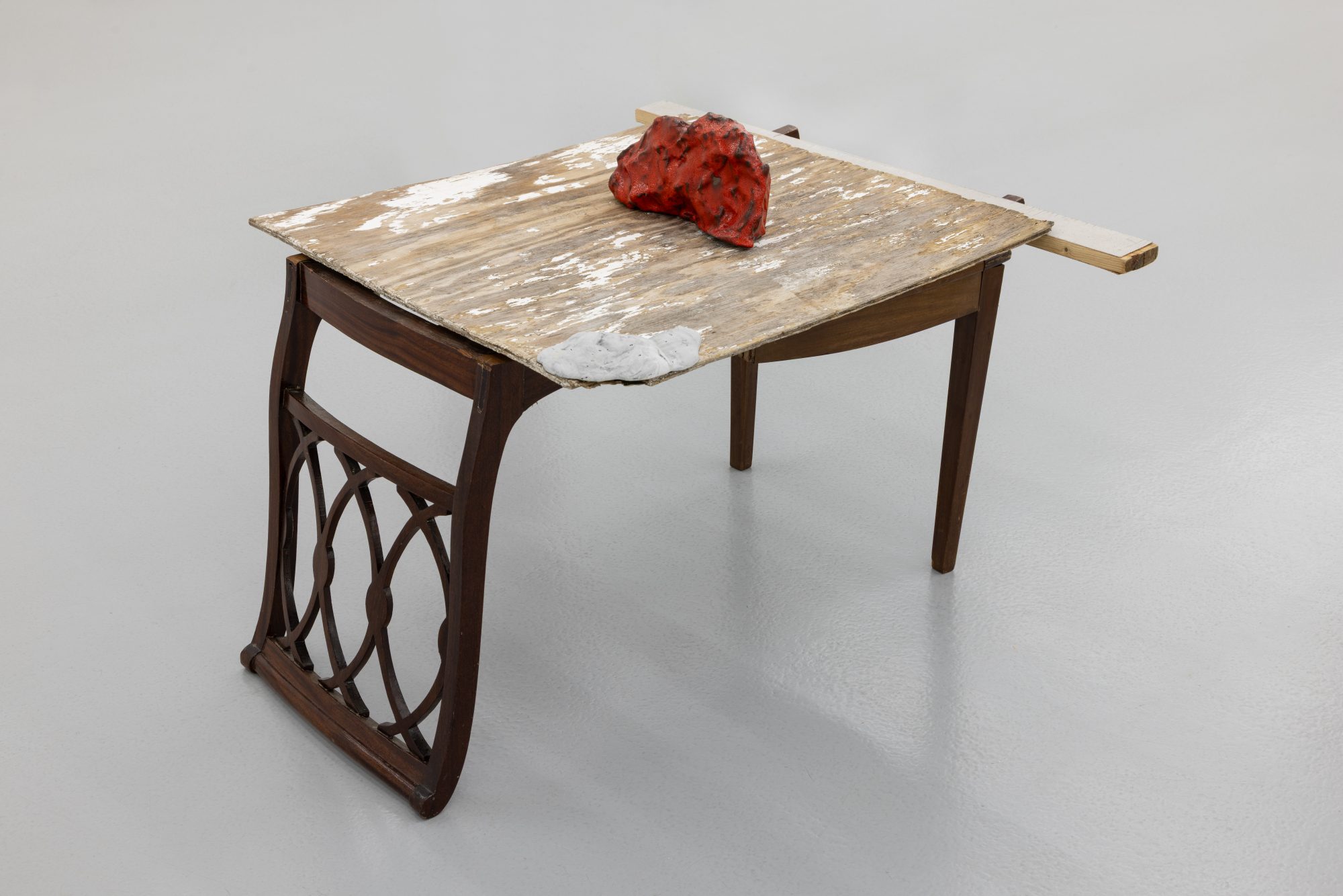 Susanne S. D. Themlitz, Lowlands (Upslope Flow), 2025. Ceramic, plaster, enamel paint, and varnish on wood. 83 x 60 x 82 cm.