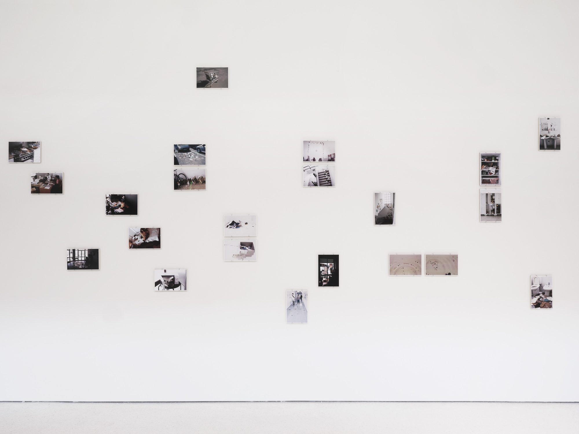 Carlos Bunga, Fragmentos, 2000. Chromogenic color print. 22 x (24 x 15,8 cm)
