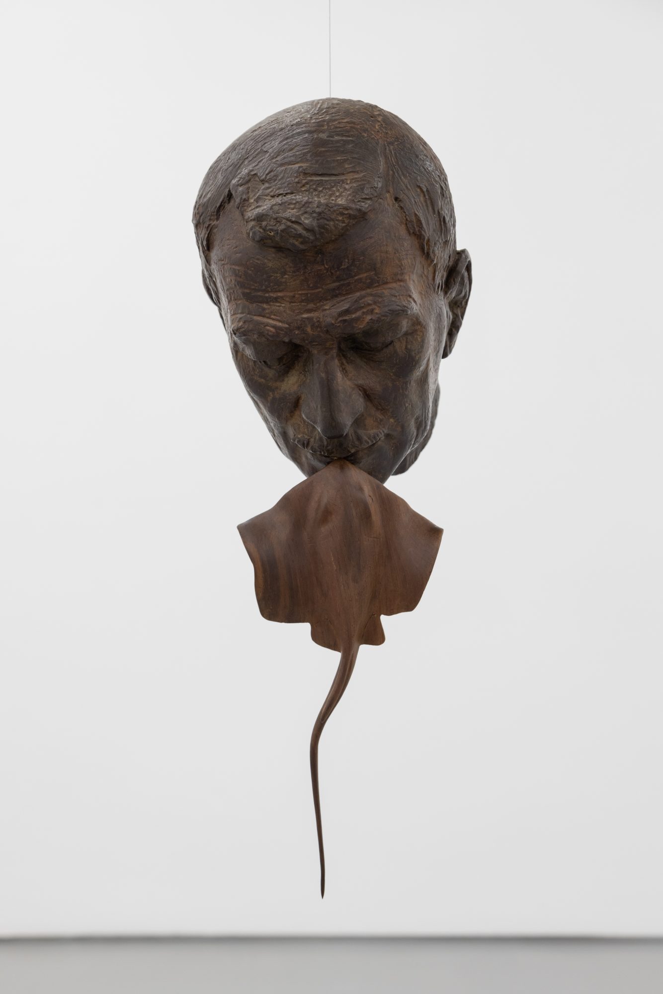 





André Romão, Beijo / Kiss, 2026. Sculptural fragment (bronze, France, 1950’s), sculptural fragment (wood, place unknown, 20th century). 50 x 18 x 22 cm






