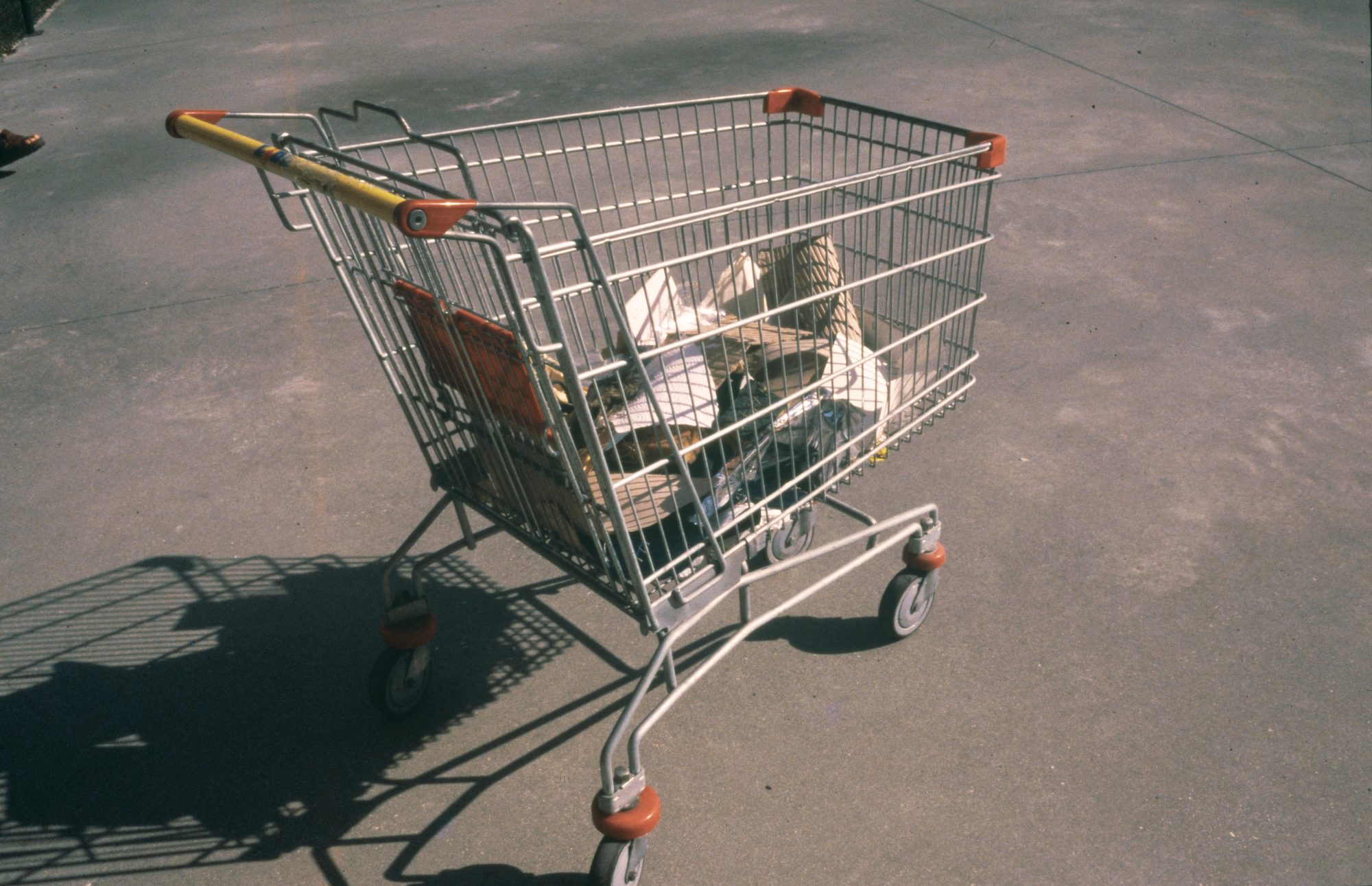 Carlos Bunga, Fragmentos (detail), 2000. Chromogenic color print. 22 x (24 x 15,8 cm)
