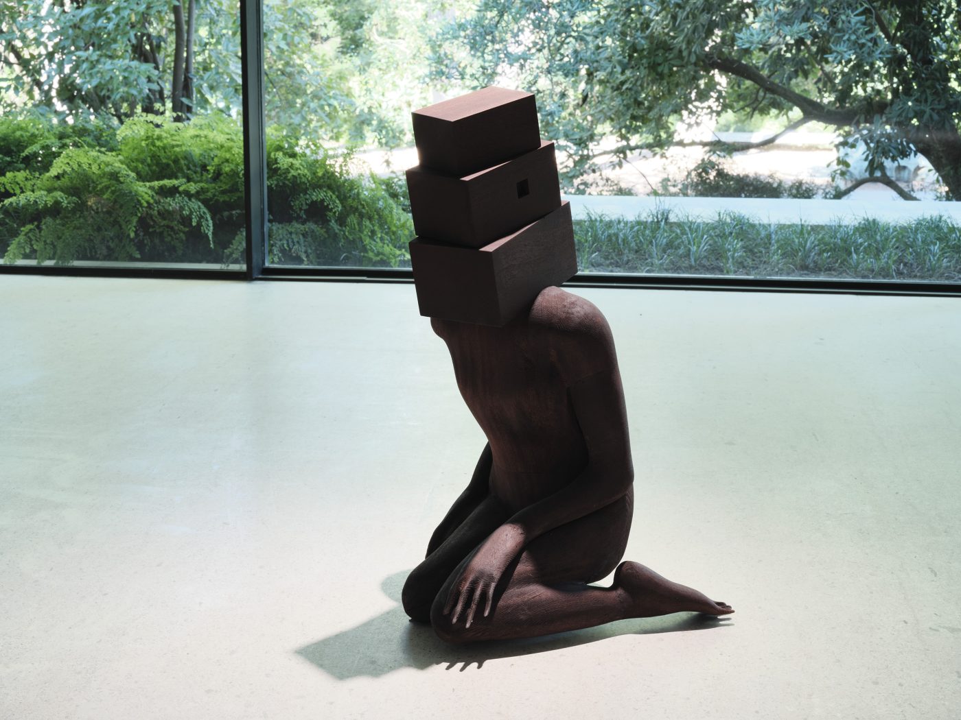 Carlos Bunga, Nómada, jugando a pensar, 2025. Wood. 71 x 45 x 51 cm. Ed. 3
