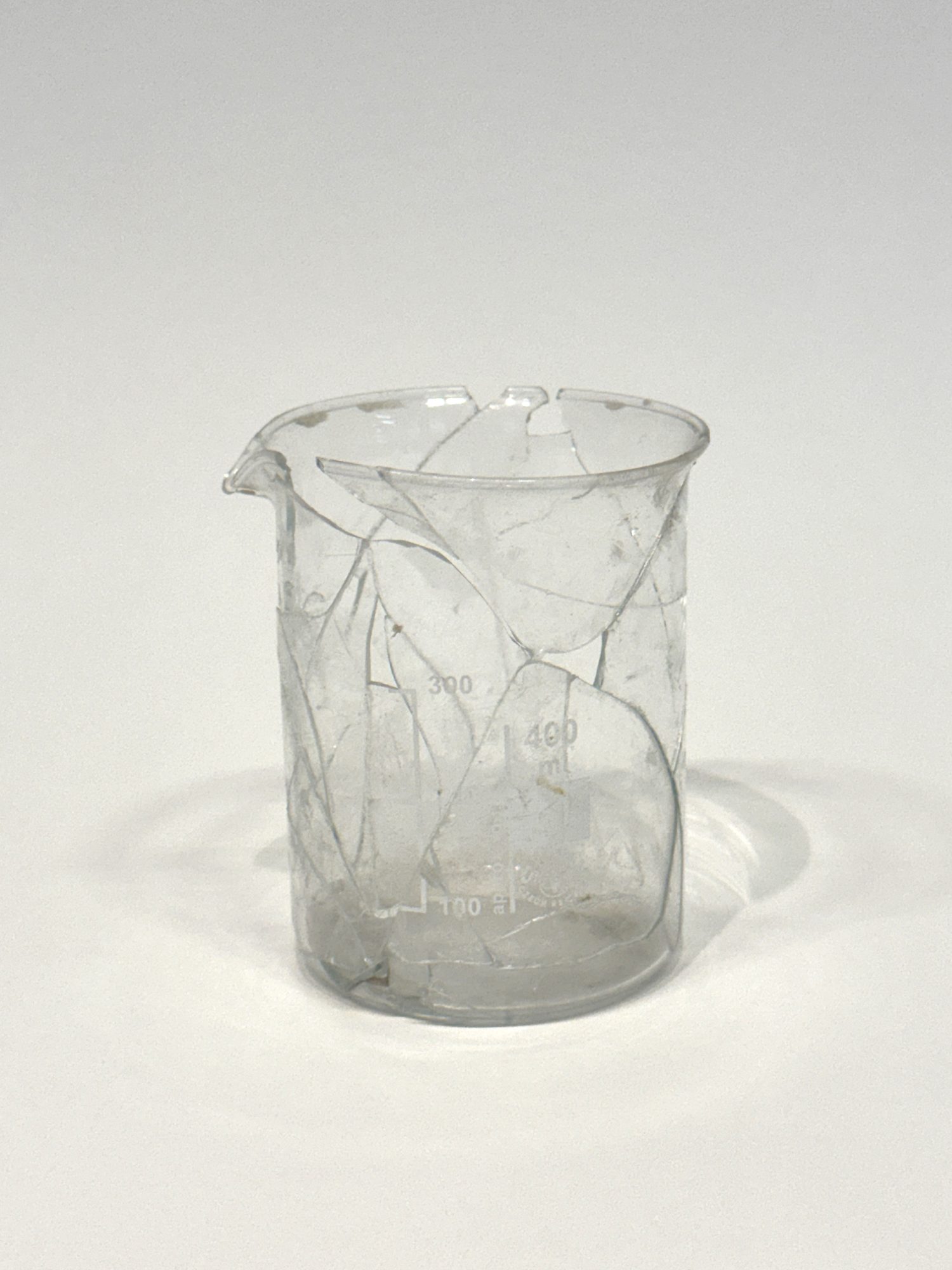 Ignasi Aballí, Temptative of Reconstruction IV, 2023. Broken glass object. 11,5 x 10 x 10 cm. Unique
