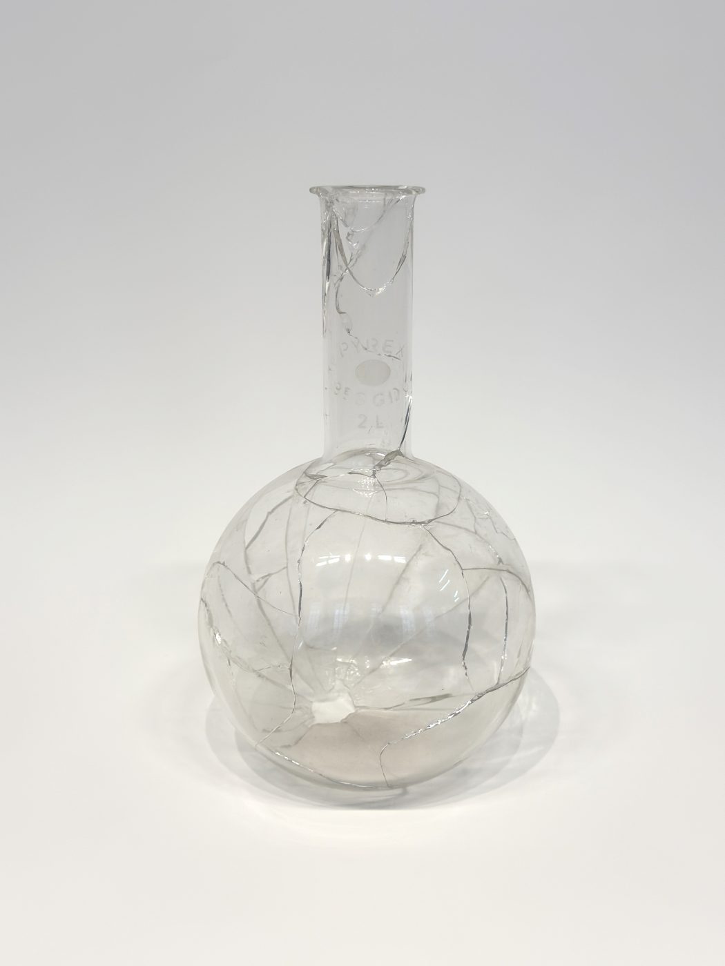 Ignasi Aballí, Temptative of Reconstruction VI, 2023. Broken glass object. 29 x 16 x 16 cm. Unique
