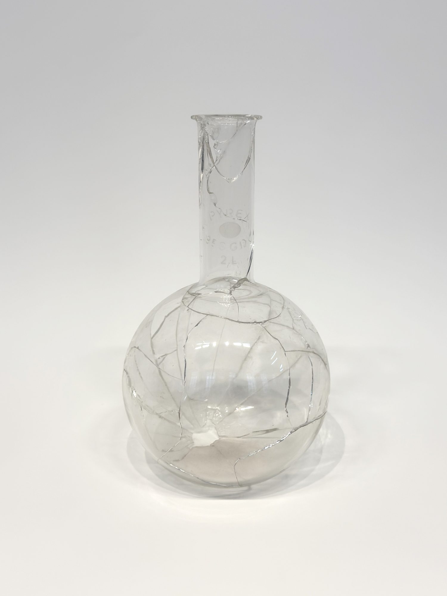 Ignasi Aballí, Temptative of Reconstruction VI, 2023. Broken glass object. 29 x 16 x 16 cm. Unique
