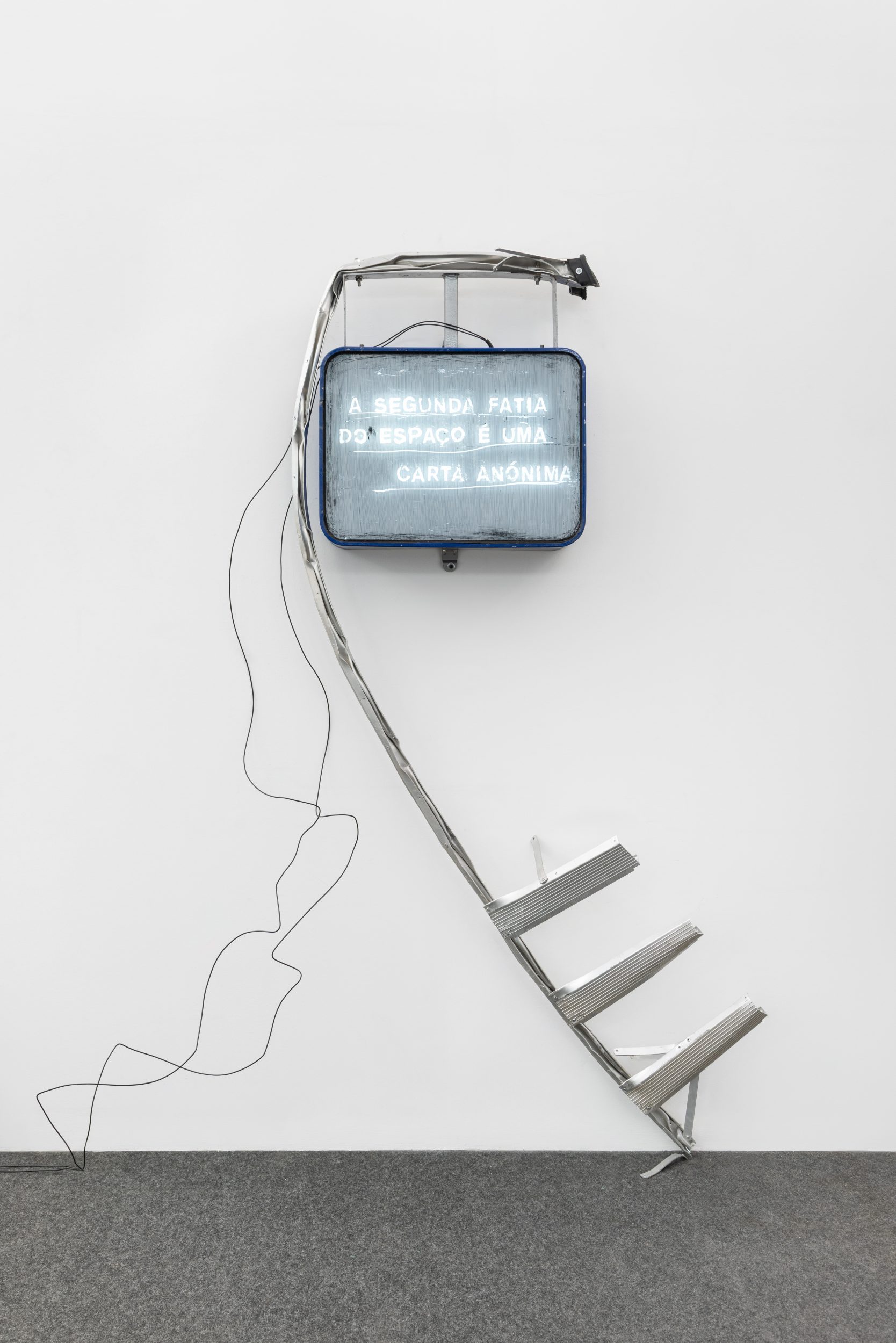 João Louro, A segunda fatia do espaço, 2026. Light box and metallic ladder. 215 x 110 cm
